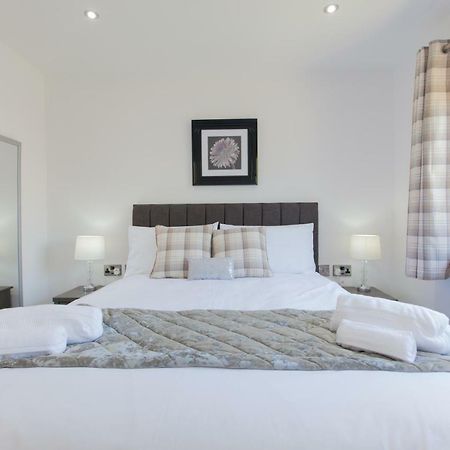 Leys Park Executive Apartments 邓弗姆林 外观 照片